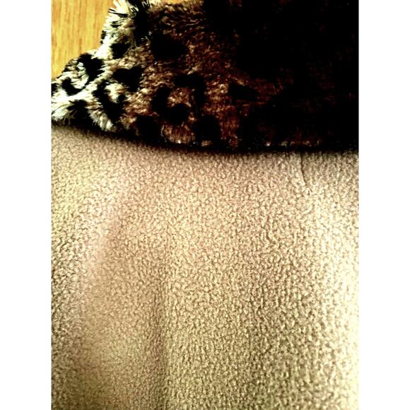 LeModa Vintage Faux Fur Leopard trim Fleece Poncho OS - Picture 5 of 9